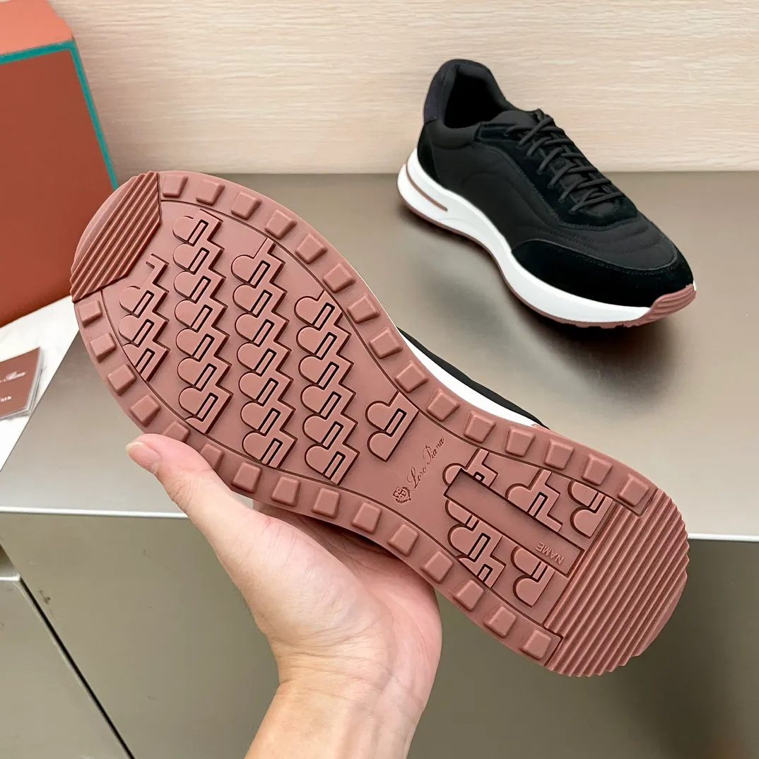 Factory price: 460💰Loro men's shoes💰iana WeekendWalk men's waterproof sports shoes! Waterproof canvas warm men's shoes, the lightest L men's shoes in history 💰jogging shoes, the upper is made of Wind microfiber with StormSystem® waterproof and windproof treatment and goatskin, which is waterproof and warm. There will be a little wrinkle on the upper, which is normal because the waterproof fabric is very soft and the exquisite carving is very challenging. Craftsmanship and lathe workmanship, the lining is made of cloth for a warmer and more comfortable fit, and the Kummel-colored rubber outsole is made of lightweight material: this structure ensures proper weight distribution during walking, improves shock absorption and rebound, enhances grip and stability, and the eyelets and upper back of the shoe are embellished with light and very comfortable shoes! Packed in the original box at the counter, multiple colors available! Size: 39-40-41-42-43-44 45 standard leather shoe size